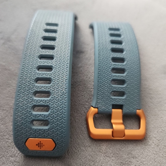 Fitbit Ionic Replacement Strap - Picture 1 of 6